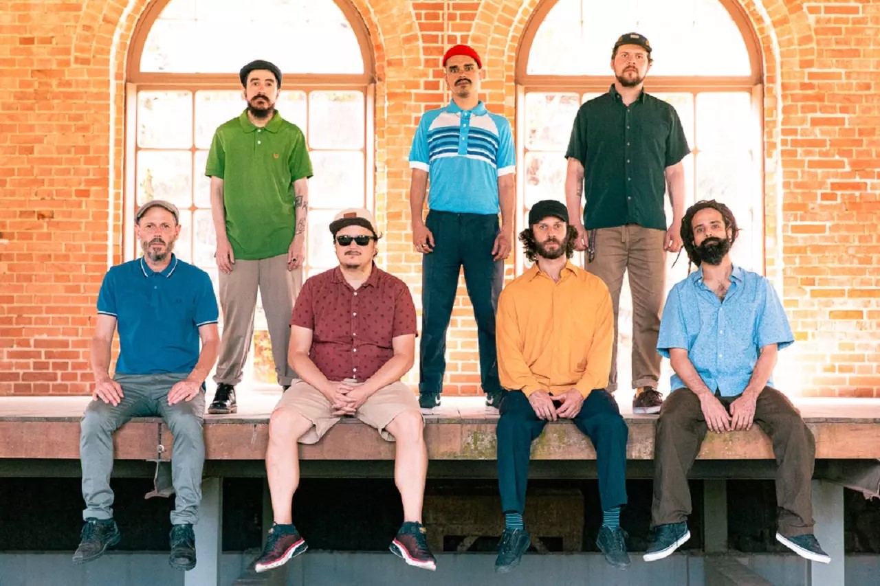 VÍRGULA – Buena Onda Reggae Club faz show gratuito na Vila Itororó